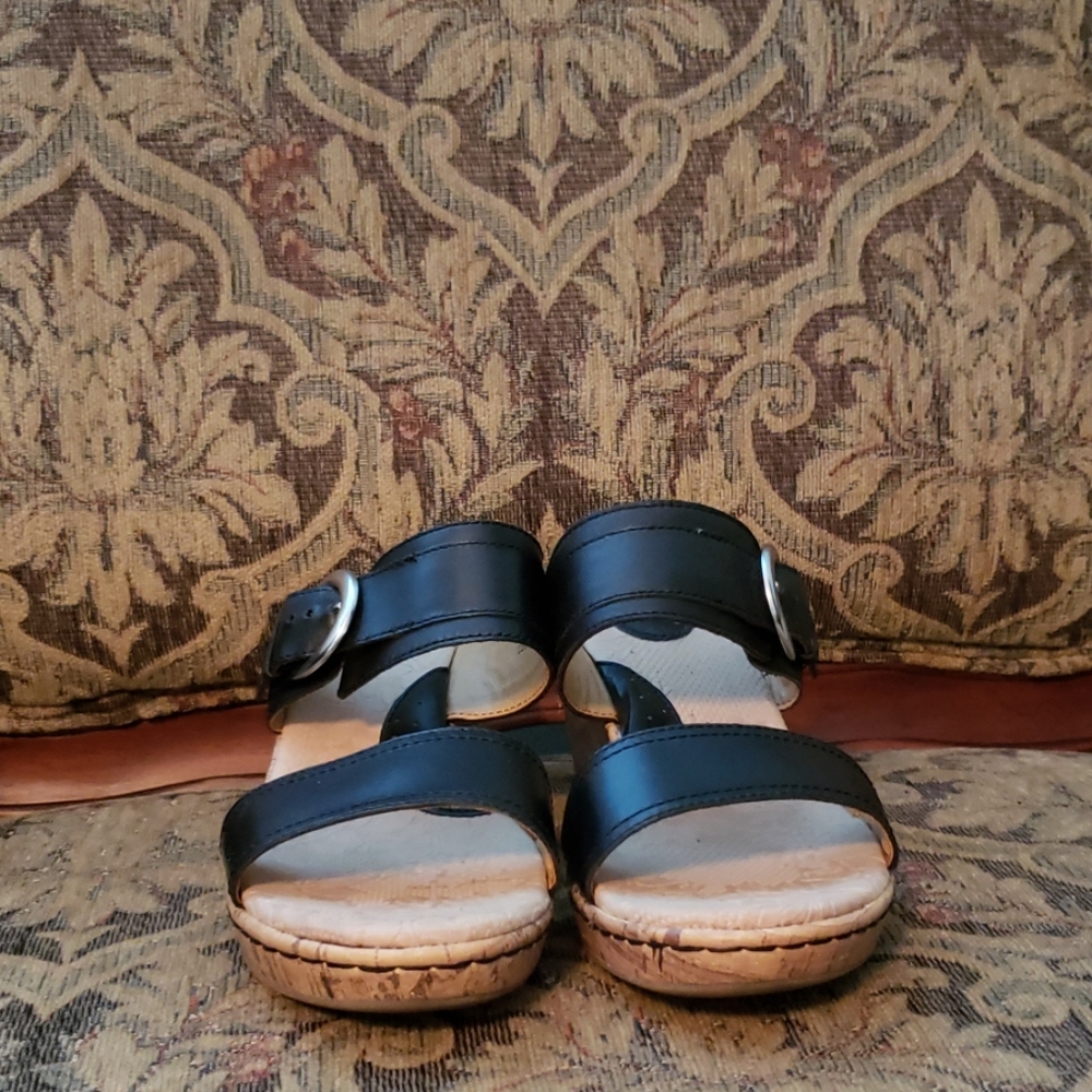 Born b.o.c. Wedge sandals
